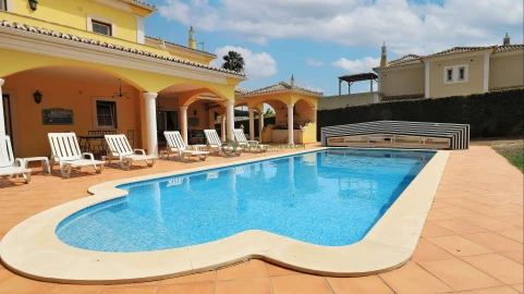 Moradia T4 para Venda em Quarteira