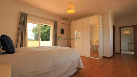 Moradia T4 para Venda em Quarteira