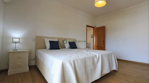 Moradia T4 para Venda em Quarteira