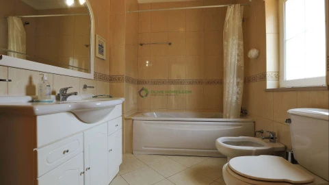 Moradia T4 para Venda em Quarteira