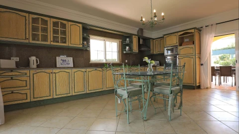 Moradia T4 para Venda em Quarteira