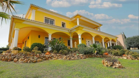 Moradia T4 para Venda em Quarteira