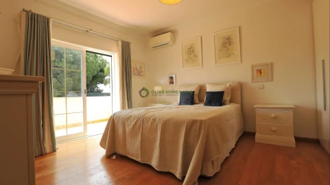 Moradia T4 para Venda em Quarteira