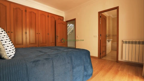 Moradia T4 para Venda em Quarteira