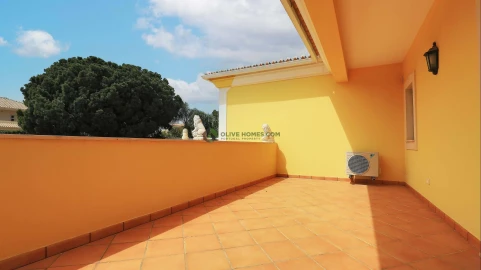 Moradia T4 para Venda em Quarteira