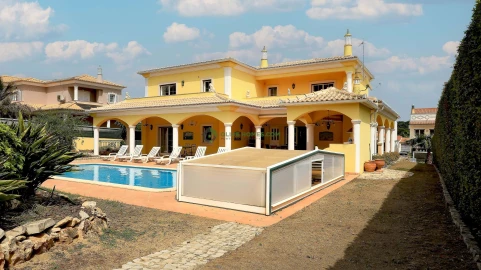 Moradia T4 para Venda em Quarteira