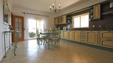 Moradia T4 para Venda em Quarteira