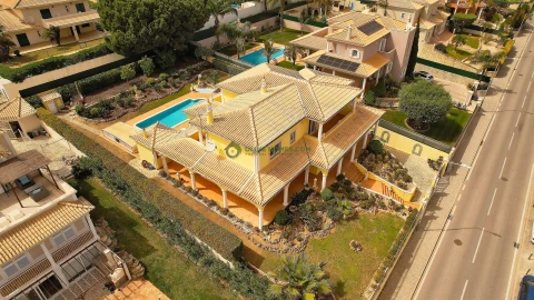 Moradia T4 para Venda em Quarteira