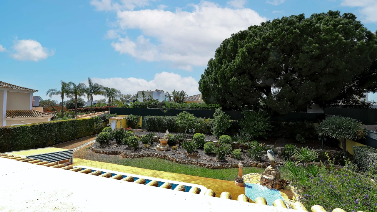 Moradia T4 para Venda em Quarteira Foto 4