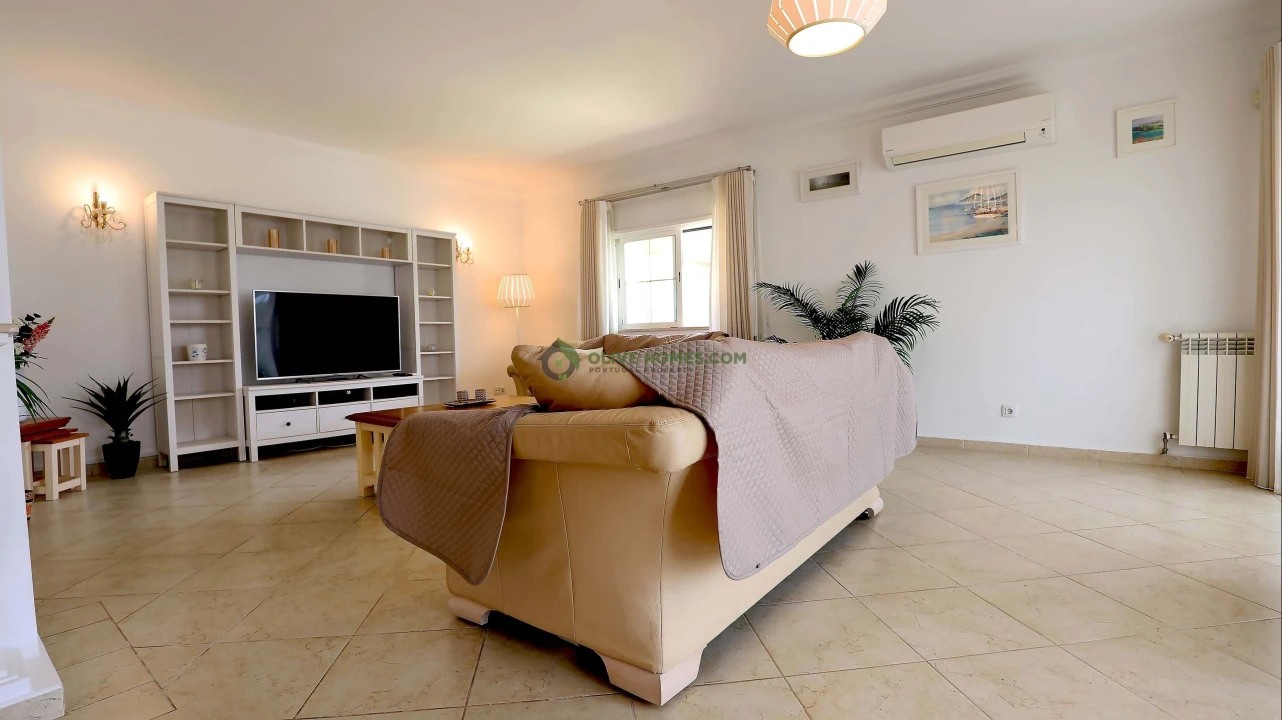 Moradia T4 para Venda em Quarteira Foto 6