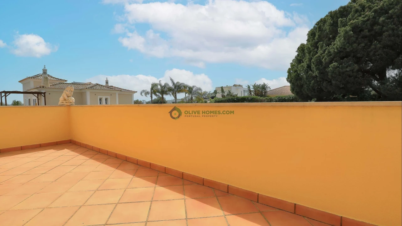 Moradia T4 para Venda em Quarteira Foto 28