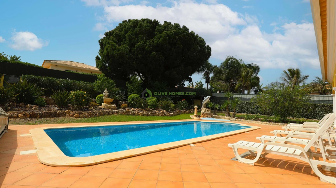 Moradia T4 para Venda em Quarteira Foto 2