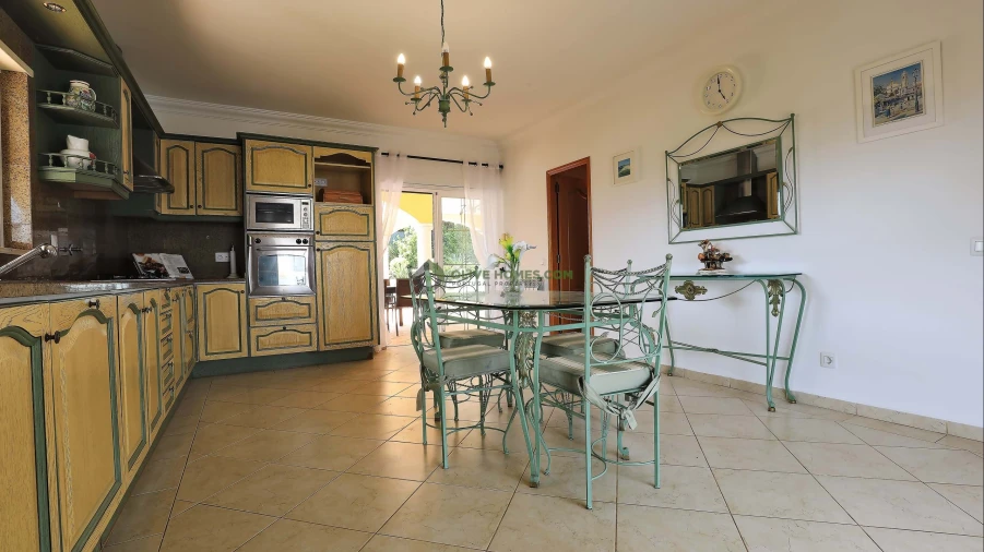 Moradia T4 para Venda em Quarteira Foto 12