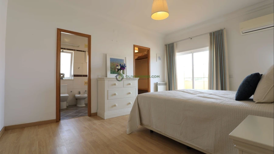 Moradia T4 para Venda em Quarteira Foto 29