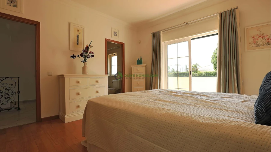 Moradia T4 para Venda em Quarteira Foto 23