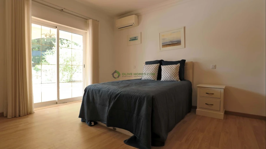 Moradia T4 para Venda em Quarteira Foto 15