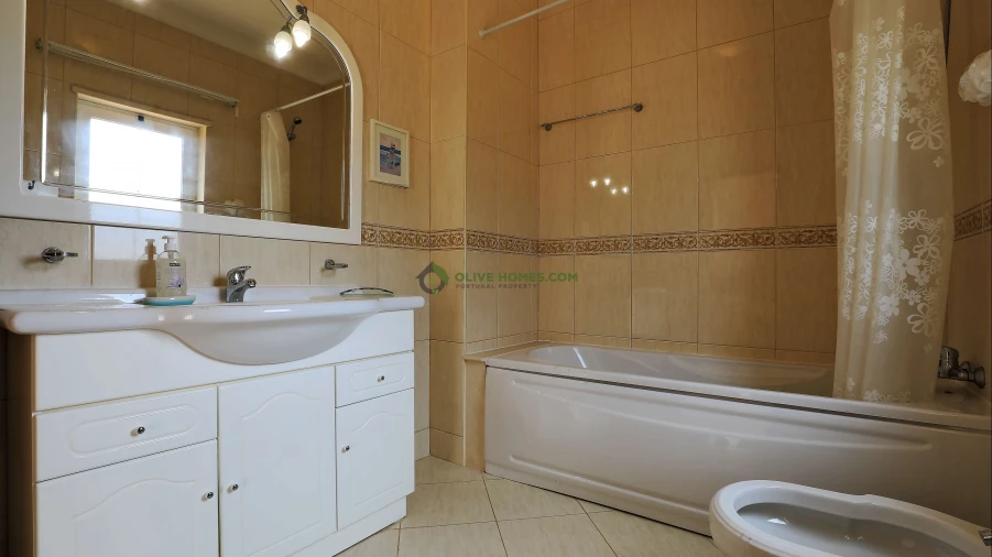 Moradia T4 para Venda em Quarteira Foto 27