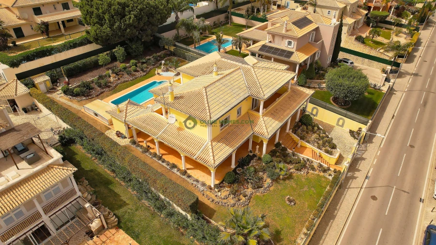 Moradia T4 para Venda em Quarteira Foto 65