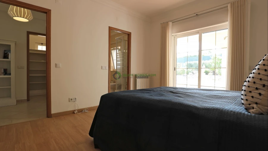 Moradia T4 para Venda em Quarteira Foto 16