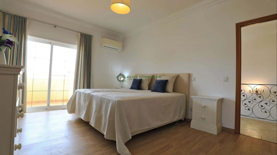 Moradia T4 para Venda em Quarteira Foto 30