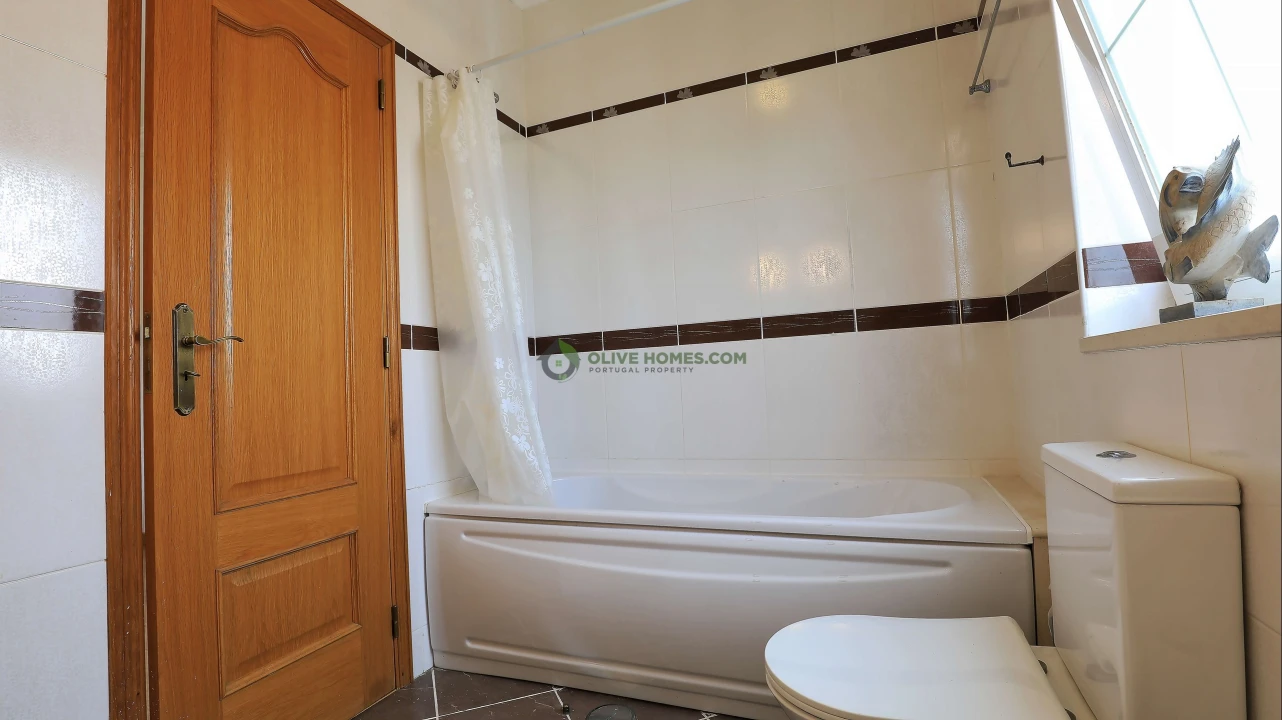 Moradia T4 para Venda em Quarteira Foto 35