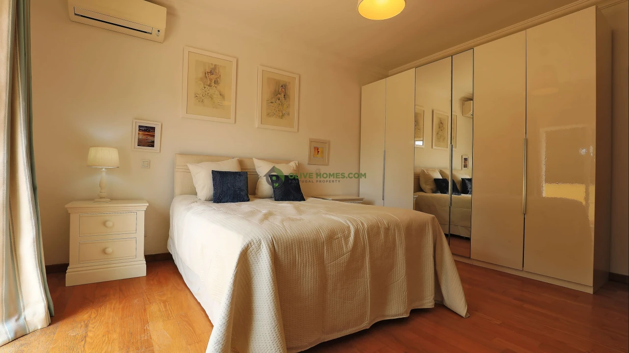 Moradia T4 para Venda em Quarteira Foto 25