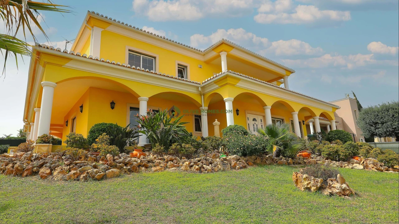 Moradia T4 para Venda em Quarteira Foto 3