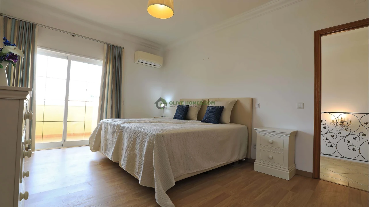 Moradia T4 para Venda em Quarteira Foto 30