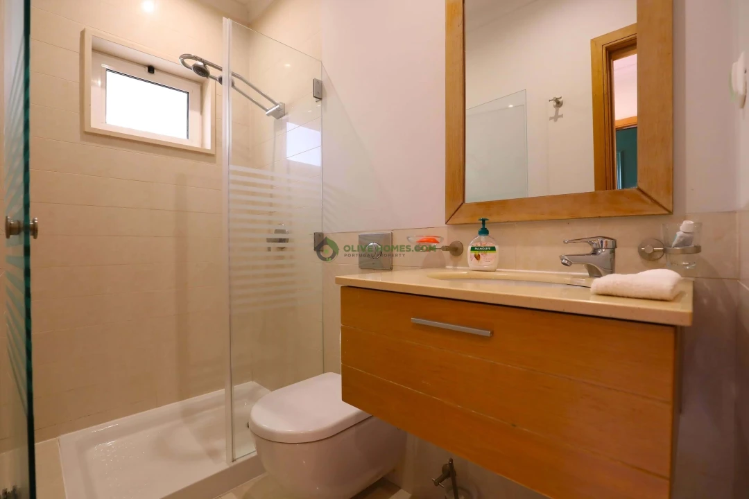 Moradia T4 para Venda em Quarteira Foto 36