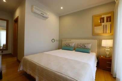 Moradia T4 para Venda em Quarteira