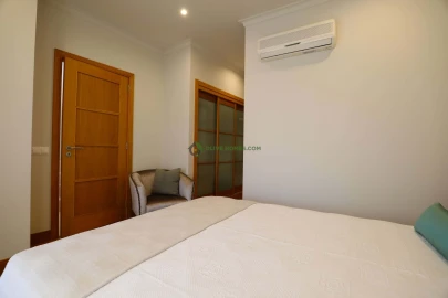 Moradia T4 para Venda em Quarteira