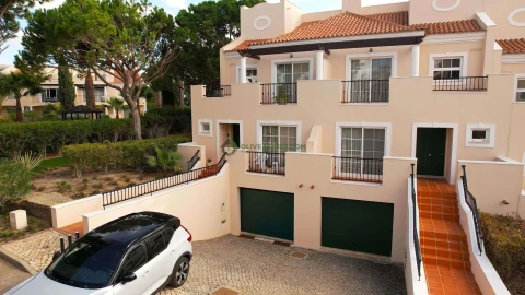 Moradia T4 para Venda em Quarteira