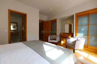 Moradia T4 para Venda em Quarteira