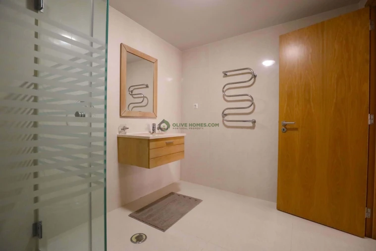 Moradia T4 para Venda em Quarteira Foto 38