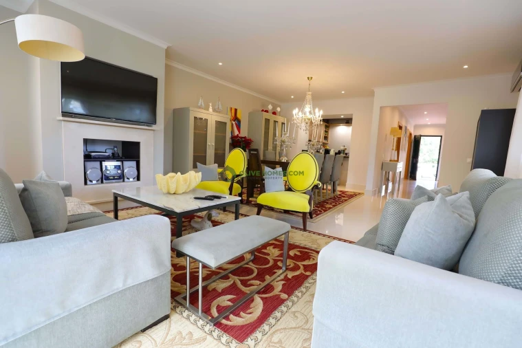 Moradia T4 para Venda em Quarteira Foto 16