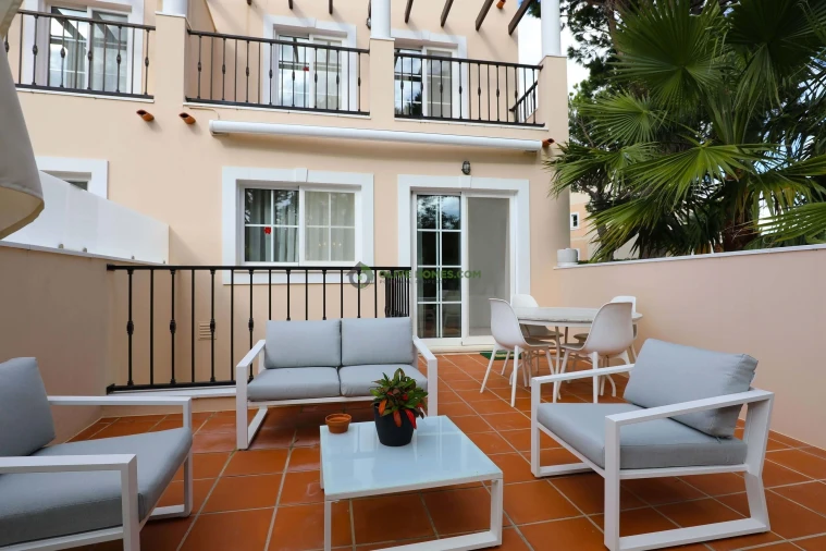 Moradia T4 para Venda em Quarteira Foto 3