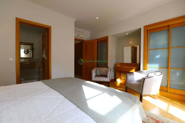 Moradia T4 para Venda em Quarteira Foto 30