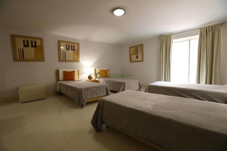 Moradia T4 para Venda em Quarteira Foto 41