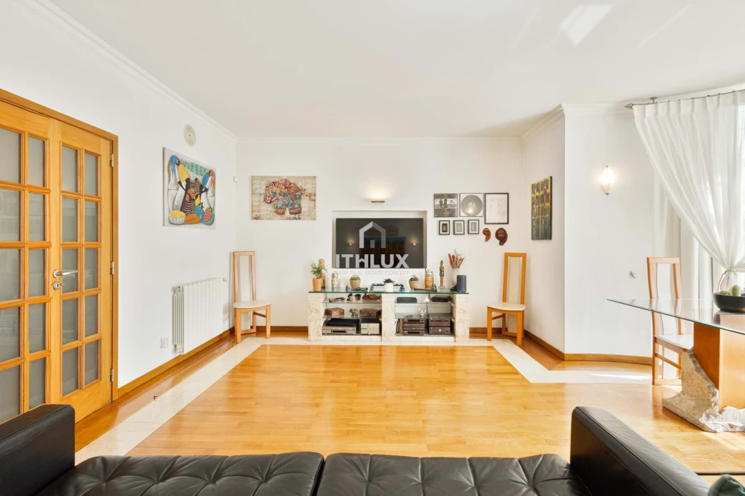 Moradia T3 para Venda em Campolide Foto 4