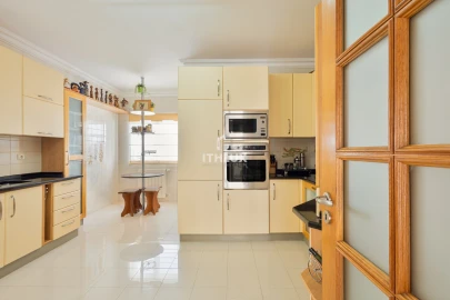 Moradia T3 para Venda em Campolide