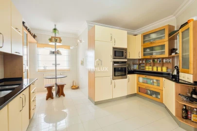 Moradia T3 para Venda em Campolide