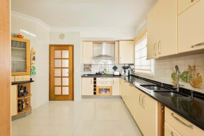 Moradia T3 para Venda em Campolide