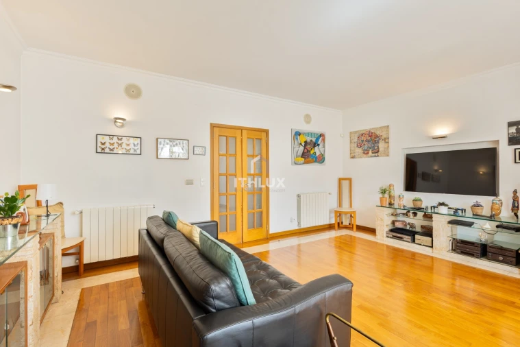 Moradia T3 para Venda em Campolide Foto 5