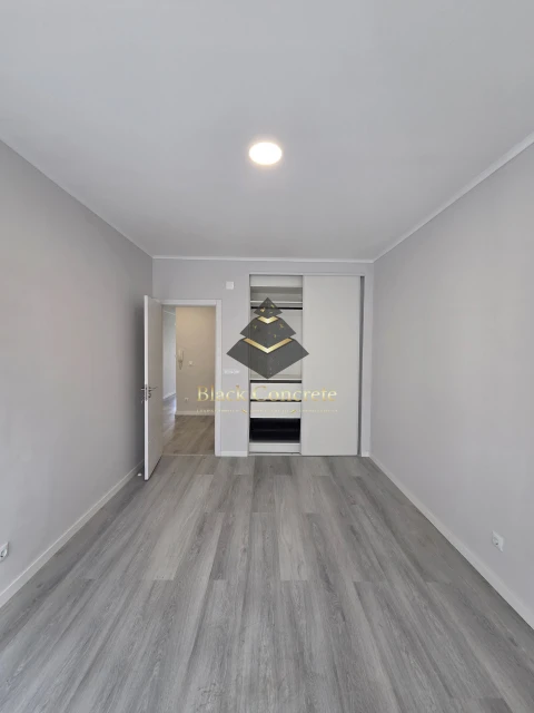 Apartamento T2 para Venda em Oeiras e São Julião da Barra, Paço de Arcos e Caxias