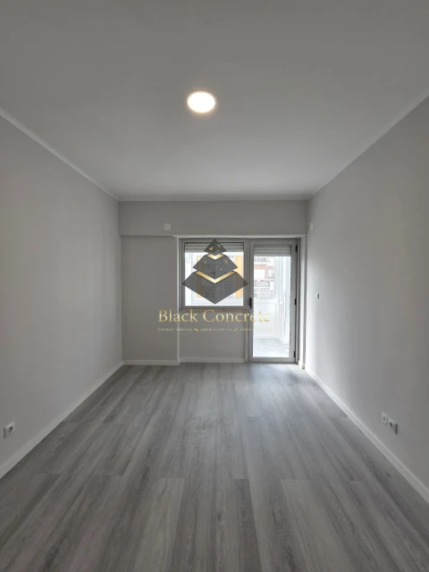 Apartamento T2 para Venda em Oeiras e São Julião da Barra, Paço de Arcos e Caxias