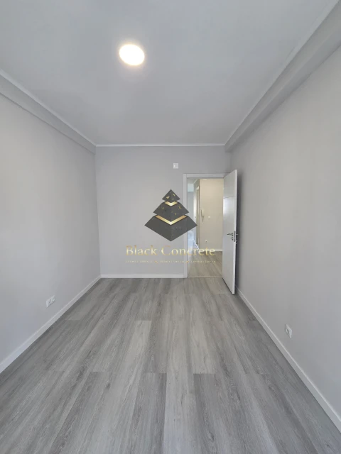 Apartamento T2 para Venda em Oeiras e São Julião da Barra, Paço de Arcos e Caxias