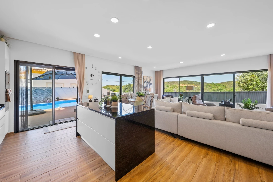 Moradia T4 para Venda em Mexilhoeira Grande Foto 10