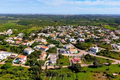 Moradia T4 para Venda em Mexilhoeira Grande