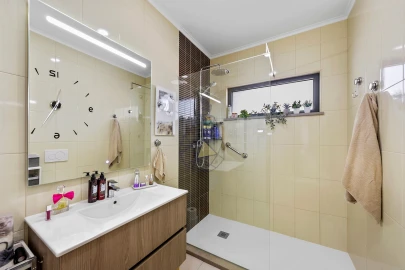 Moradia T4 para Venda em Mexilhoeira Grande