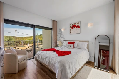 Moradia T4 para Venda em Mexilhoeira Grande